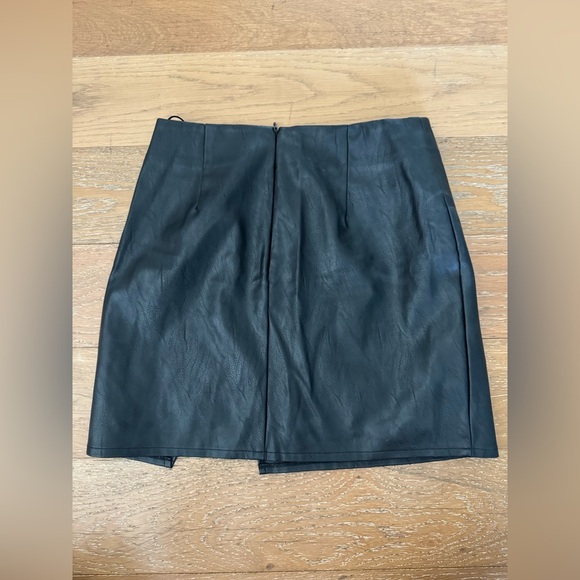 Superdown Mini Faux Leather Skirt - Picture 3 of 4